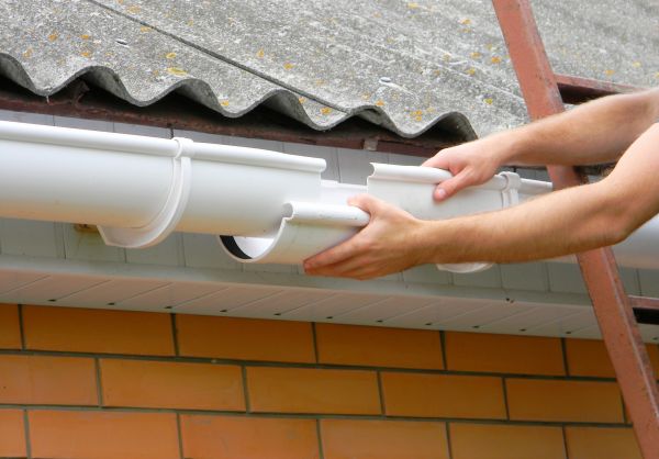 Cost of Gutter Hanging in Marysville